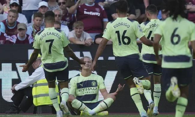 那个拥抱是整场最暖的一幕（那个拥抱，定格了全场最温暖的瞬间）