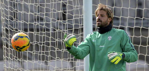 那不勒斯门将罚出时速130公里点球，已成足坛最快点射之一（那不勒斯门将主罚点球时速达130公里，跻身足坛最快点射行列）