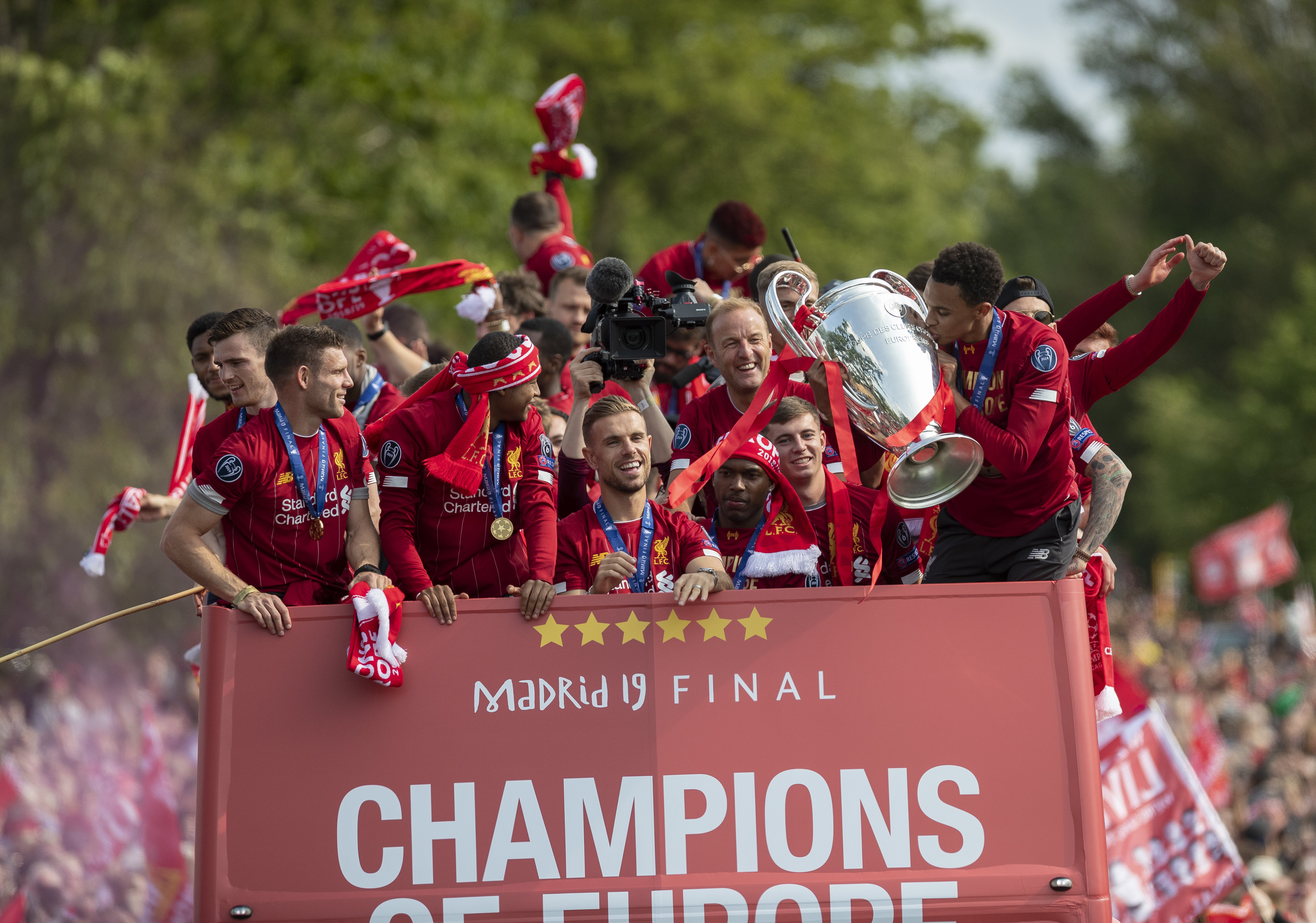 杰伦-约翰逊单赛季5次三双&生涯7次三双 成为老鹰队史三双王（杰伦-约翰逊单季5次、生涯7次三双 加冕老鹰队史三双王）