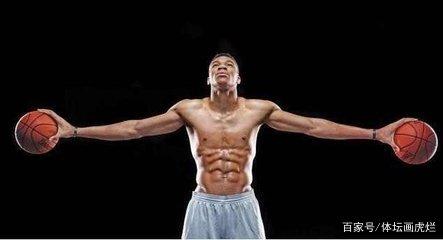 前锋单场双响助球队取胜（前锋梅开二度助球队告捷）