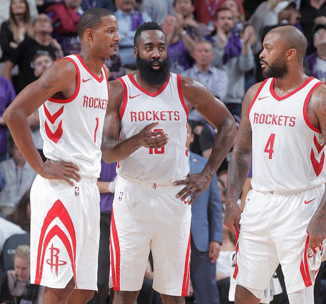 弗里克被迫在对阵贝蒂斯的比赛中调整进攻阵型（对阵贝蒂斯时，弗里克被动调整进攻布阵）