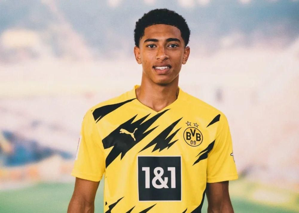 帕尔马官方：铃木彩艳成功接受手指骨折手术；据悉伤缺3个月（帕尔马官宣：铃木彩艳手指骨折手术成功，预计缺阵三个月）