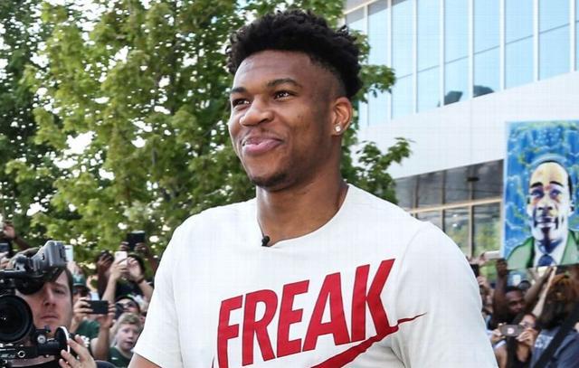 首发变阵！火箭圣诞大战战湖人首发：伊森顶替奥科吉出战（火箭圣诞夜战湖人首发调整：伊森取代奥科吉进入先发阵容）