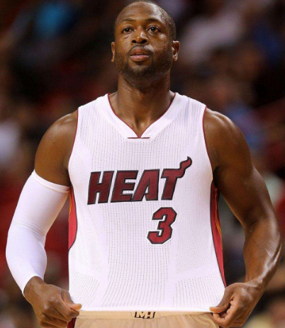 奥迪召开发布会展示2026赛季概念车，拜仁众将与车进行合影（奥迪发布会亮相2026赛季概念车，拜仁球员现场合影）