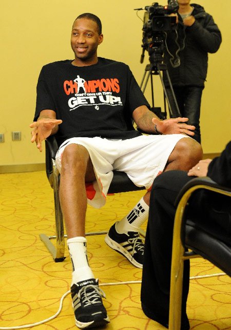 连续两日主教练被驱逐+多个争议回合！如何评价近期的裁判吹罚？（两天连遭主帅被驱逐、争议判罚频发：该如何评价近期裁判执法？）