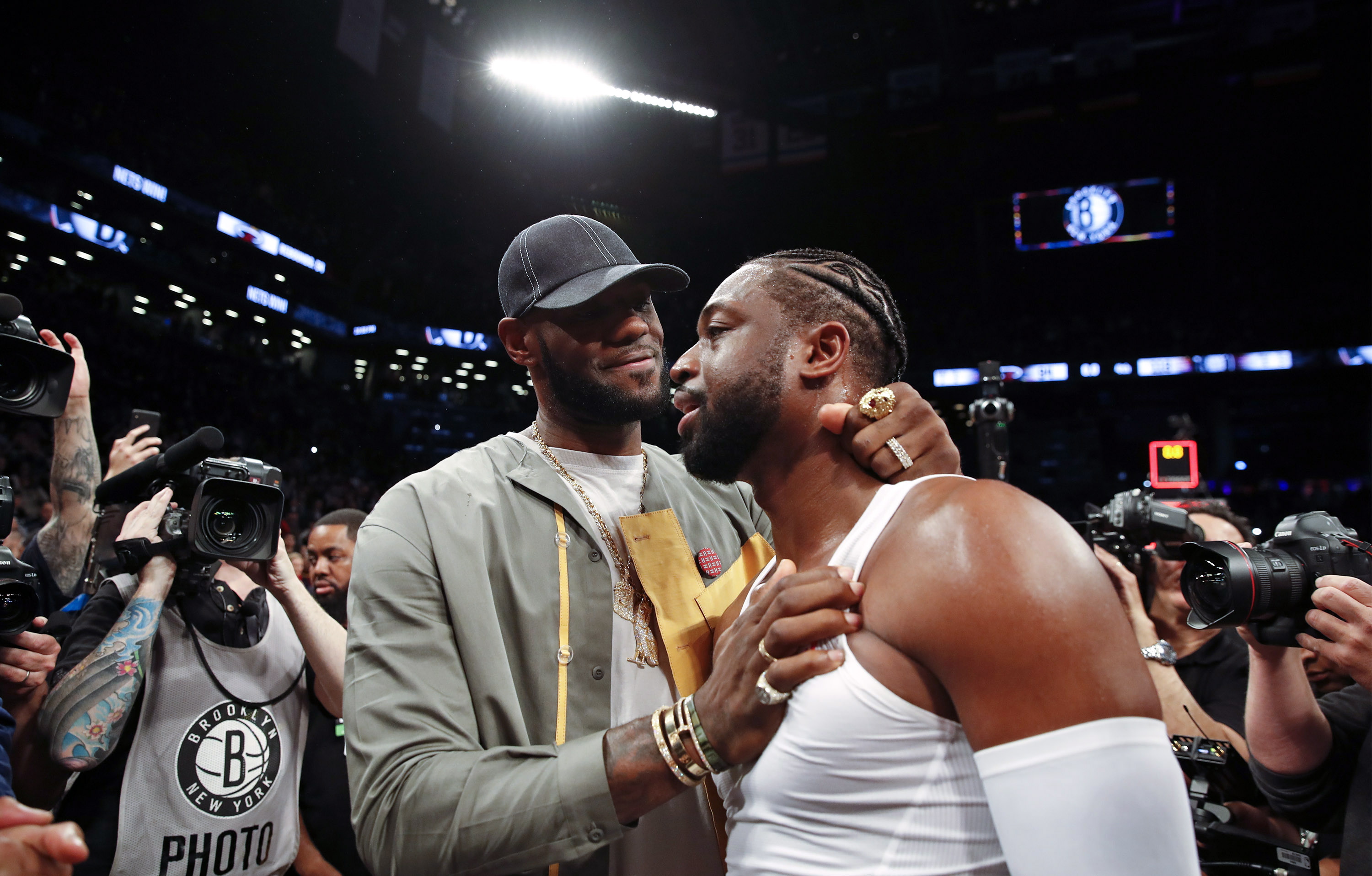 323胜仅次于阿拉贡内斯，西蒙尼成西甲赢球场次第二多的主帅（西蒙尼达成323胜，西甲主帅胜场榜升至第二，仅次阿拉贡内斯）