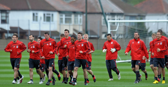 拉菲尼亚安慰弗里克？记者：输切尔西后弗里克感到精疲力竭（记者称：负于切尔西后弗里克疲惫不堪，拉菲尼亚上前安慰）