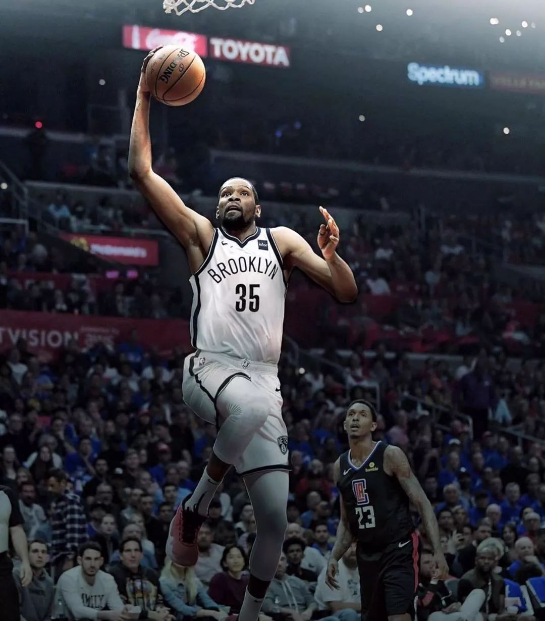 东体：波耶特辞职是为助教出头，中超有球队有意聘请他执教（东体：波耶特因力挺助教选择辞职，已有中超球队有意邀其执教）