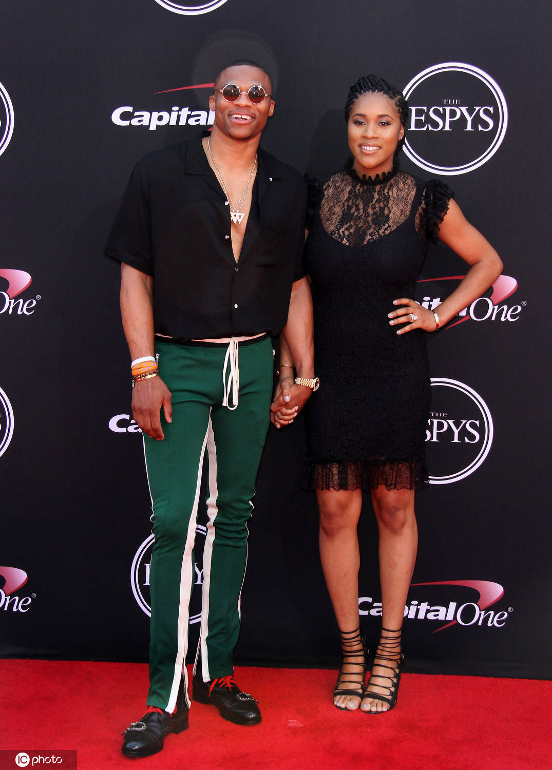 记者：曼联有意阿贾克斯17岁中场乔西-莫基奥（记者称曼联看中阿贾克斯17岁中场新星乔西-莫基奥）